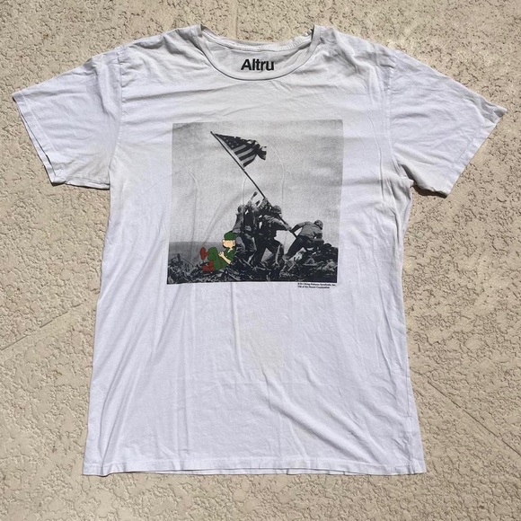 Altru White Short Sleeve Tee with Iconic Print - Picture 1 of 3